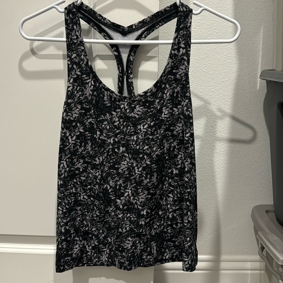 Luluemon tank - Picture 1 of 3